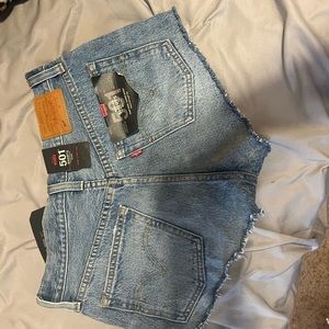 Levi 501 shorts size 27